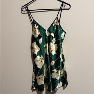 Women’s green floral gardenia nightgown